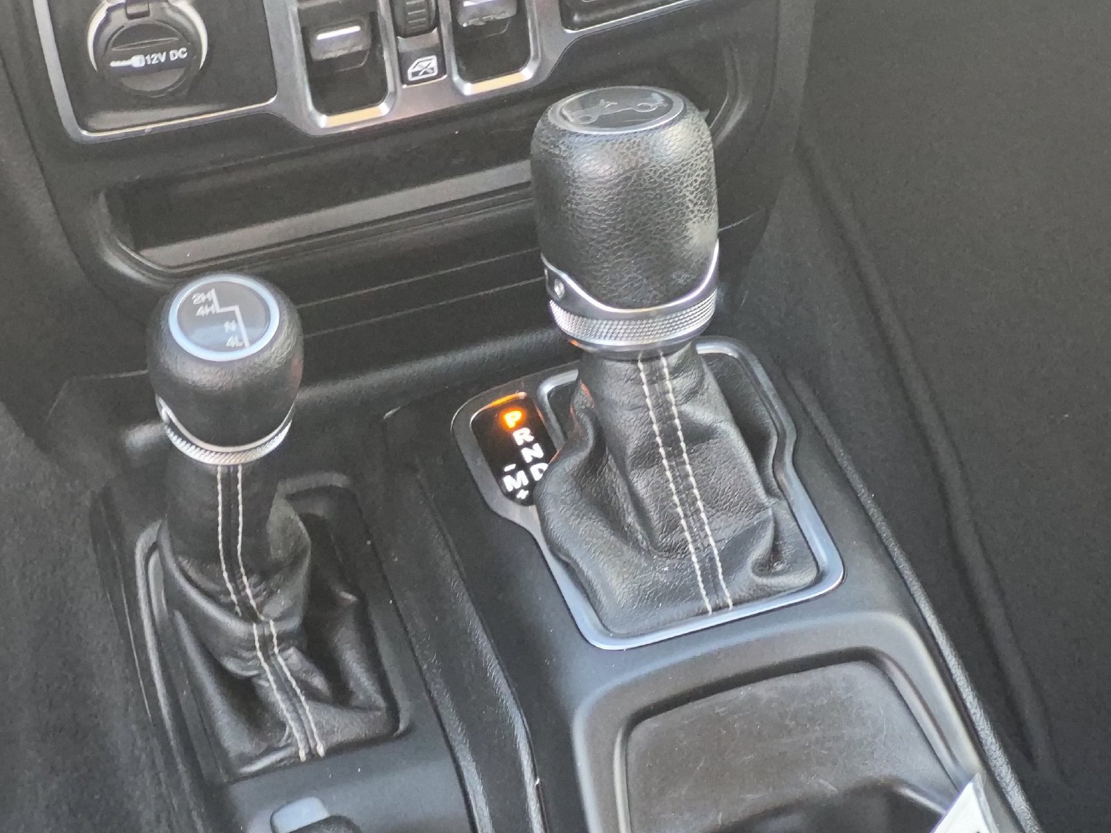 Used 2019 Jeep Wrangler Unlimited Sahara AWD/4WD image 27