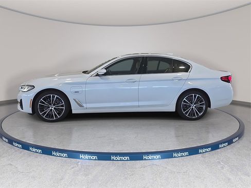 Used 2023 BMW 530e w/ Premium Package image 9