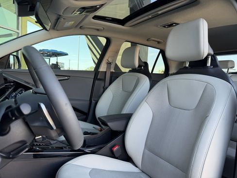 Used 2025 Kia Niro EX Touring FWD image 31