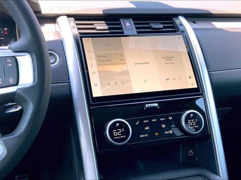 Certified 2025 Land Rover Discovery Dynamic SE AWD/4WD image 5