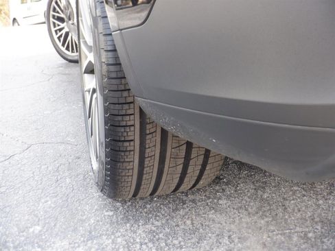 Used 2023 Porsche Cayenne Platinum Edition image 28