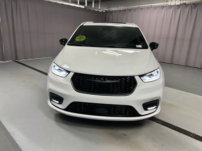 New 2026 Chrysler Pacifica Select