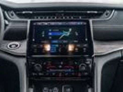Used 2024 Jeep Grand Cherokee Limited AWD/4WD image 21