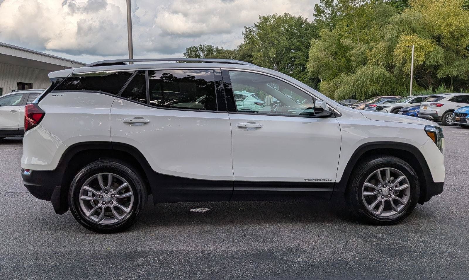 Used 2022 GMC Terrain SLT AWD/4WD image 5