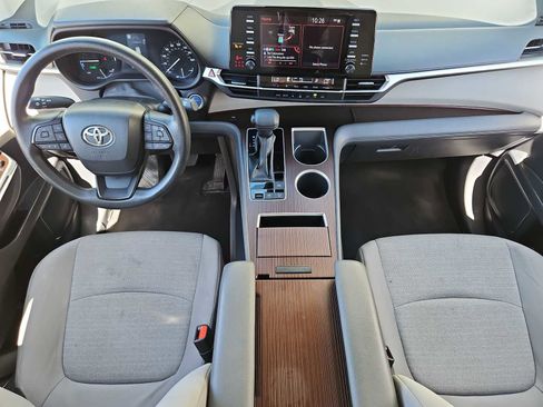 Used 2023 Toyota Sienna LE image 13
