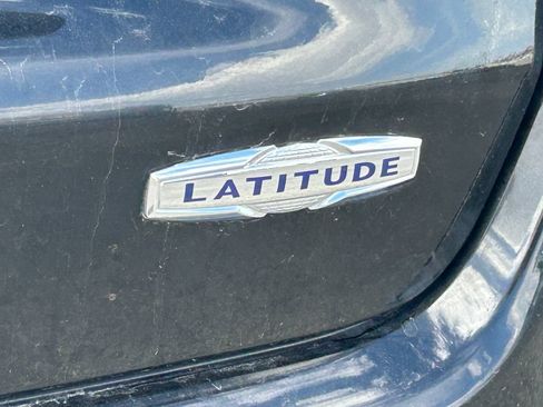 Used 2024 Jeep Compass Latitude AWD/4WD image 4