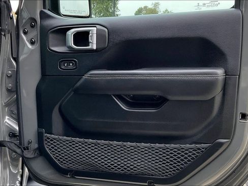 Used 2019 Jeep Wrangler Unlimited Sahara image 26