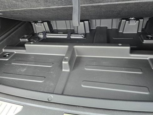 Used 2021 Chevrolet Suburban High Country image 14