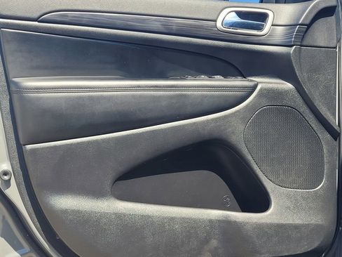 Used 2022 Jeep Grand Cherokee Laredo X image 17