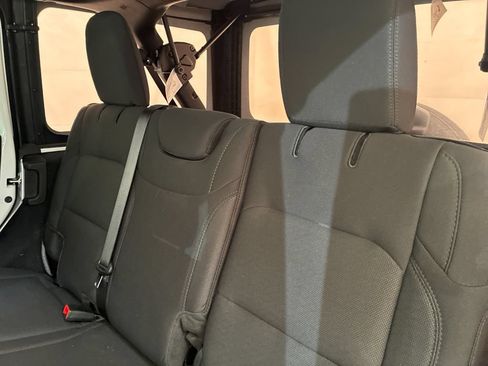 Used 2022 Jeep Wrangler Unlimited Sport AWD/4WD image 11