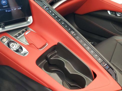 Used 2022 Chevrolet Corvette Stingray Premium Conv w/ Z51 Performance Package RWD image 17