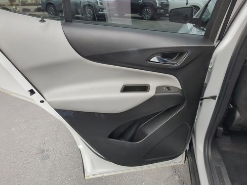 Used 2023 Chevrolet Equinox LT w/ Driver Convenience Package image 30