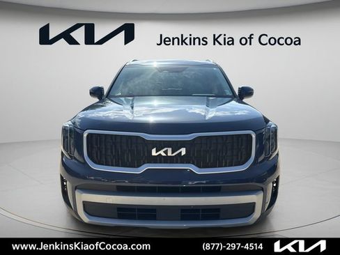 Used 2024 Kia Telluride EX w/ EX Captain's Chair Package AWD/4WD image 12
