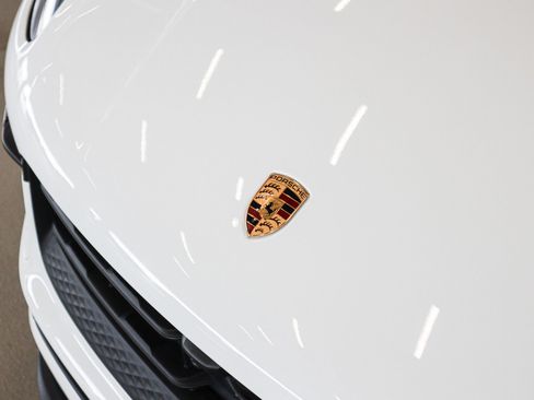 Certified 2025 Porsche Macan S AWD/4WD image 28