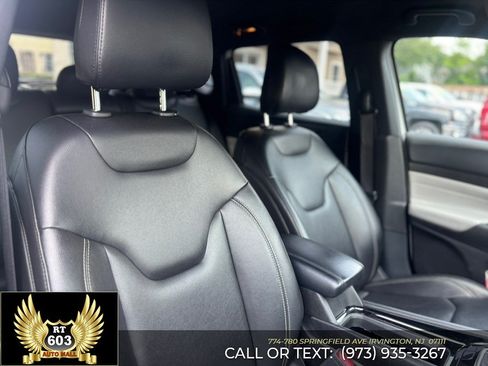 Used 2025 Jeep Compass Limited AWD/4WD image 16