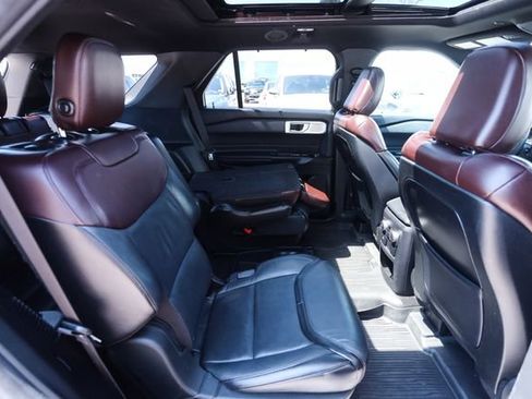 Used 2020 Ford Explorer Platinum w/ Premium Technology Package AWD/4WD image 54