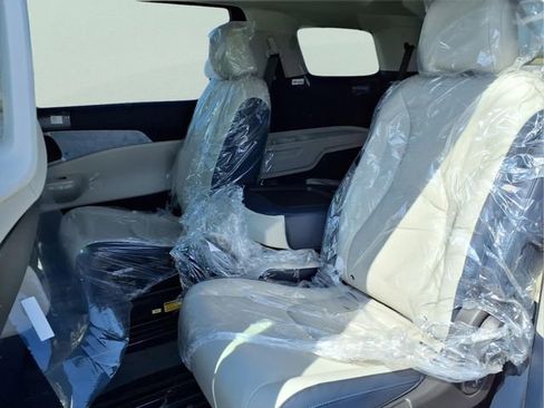 New 2026 Kia Carnival EX FWD image 17