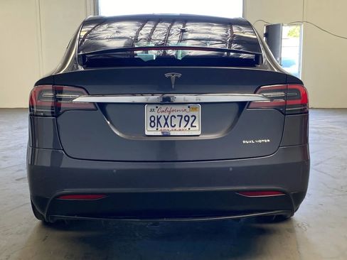 Used 2019 Tesla Model X image 3