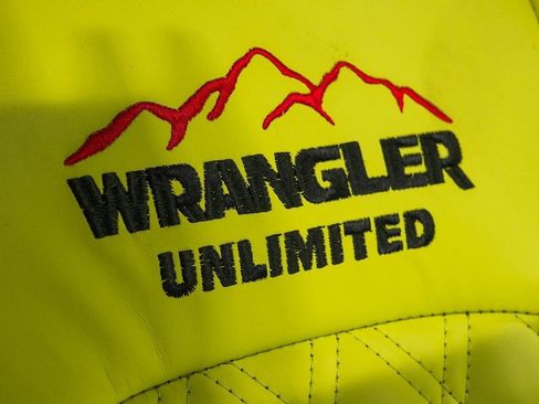 Used 2019 Jeep Wrangler Unlimited Sahara image 65