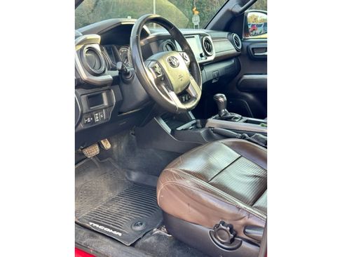 Used 2019 Toyota Tacoma Limited image 6