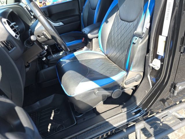 Used 2016 Jeep Wrangler Unlimited Sahara w/ Dual Top Group AWD/4WD image 14