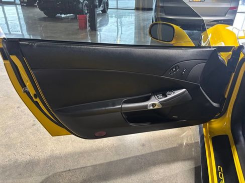 Used 2006 Chevrolet Corvette Z06 w/ Preferred Equipment Group RWD image 9