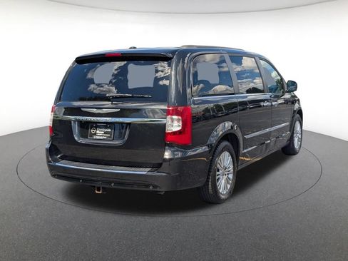Used 2015 Chrysler Town & Country Touring-L w/ Driver Convenience Group FWD image 5