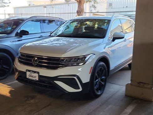 Certified 2024 Nissan Pathfinder Platinum image 3