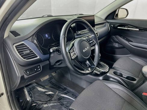 Used 2022 Kia Seltos S FWD image 9