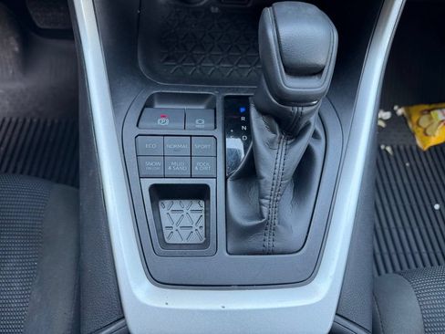 Used 2025 Toyota RAV4 LE AWD/4WD image 23