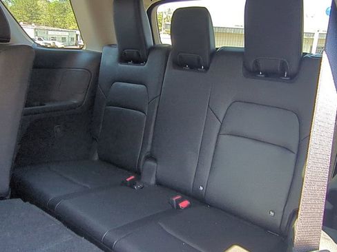 Used 2025 Nissan Pathfinder SL image 16