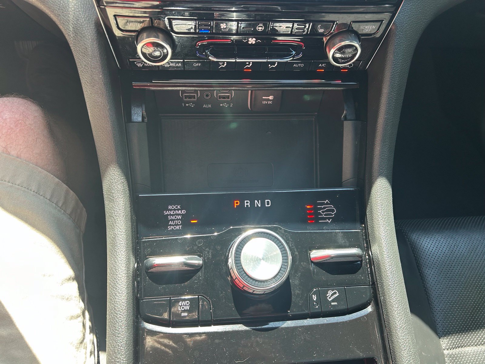 Used 2023 Jeep Grand Cherokee Overland w/ Luxury Tech Group IV AWD/4WD image 21