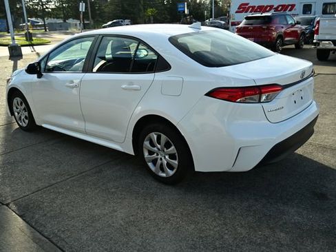 Used 2023 Toyota Corolla LE image 6
