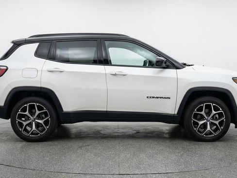 Used 2025 Jeep Compass Limited AWD/4WD image 11