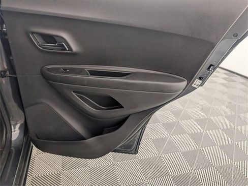 Used 2019 Chevrolet Trax LT w/ LT Convenience Package image 29