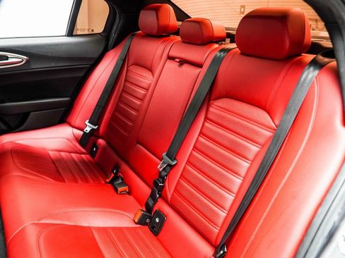 Used 2023 Alfa Romeo Giulia Veloce image 39