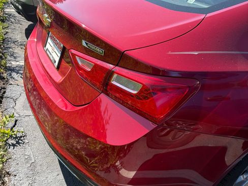 Used 2016 Chevrolet Malibu Premier w/ Driver Confidence Package FWD image 5