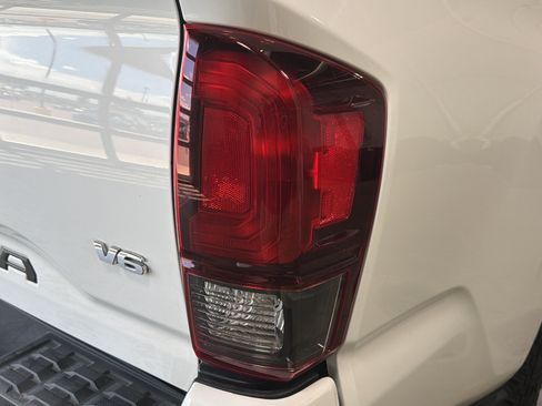 Used 2021 Toyota Tacoma SR AWD/4WD image 17