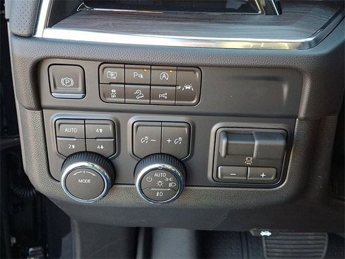 New 2026 Chevrolet Suburban Premier w/ Sun And Tow Package image 18