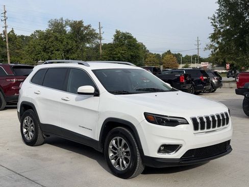 Used 2019 Jeep Cherokee Latitude Plus w/ Cold Weather Group AWD/4WD image 1