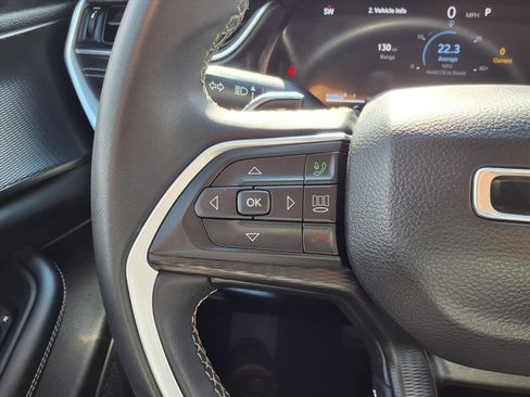 Used 2023 Jeep Grand Cherokee Laredo image 15