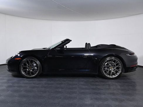 Used 2022 Porsche 911 Carrera RWD image 2