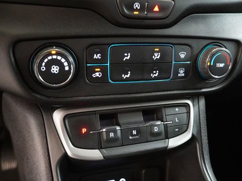 Used 2024 GMC Terrain SLE FWD image 8