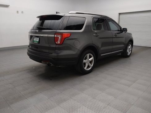 Used 2018 Ford Explorer XLT image 9