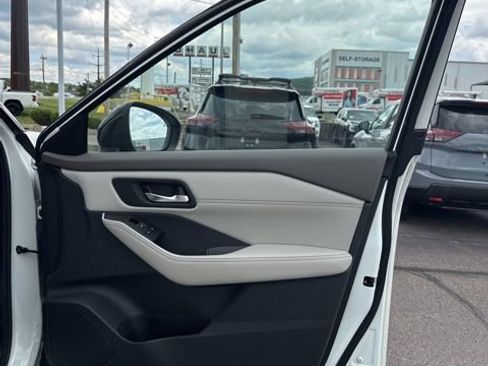 Certified 2023 Nissan Rogue SL AWD/4WD image 14
