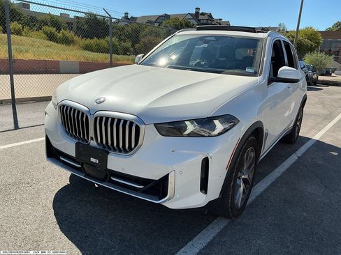 Used 2024 BMW X5 xDrive40i w/ Parking Assistance Package AWD/4WD image 4