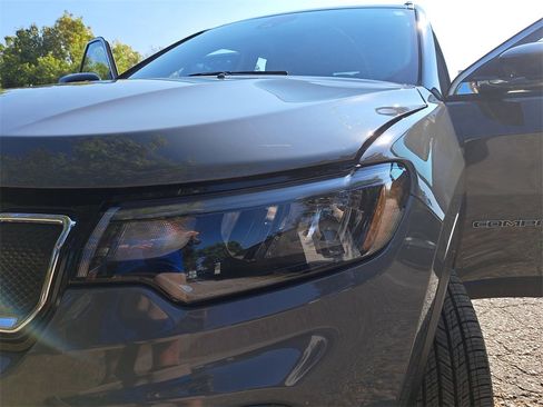 Used 2022 Jeep Compass Limited image 29