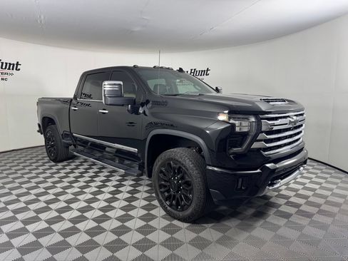 Used 2024 Chevrolet Silverado 2500 High Country w/ High Country Premium Package AWD/4WD image 6