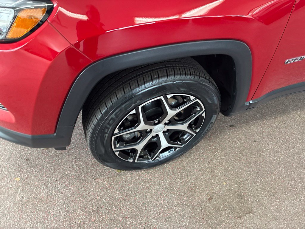 Certified 2024 Jeep Compass Limited AWD/4WD image 5