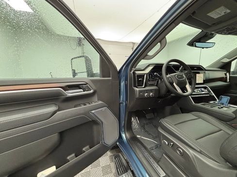 New 2025 GMC Sierra 2500 Denali w/ Denali Reserve Package image 18